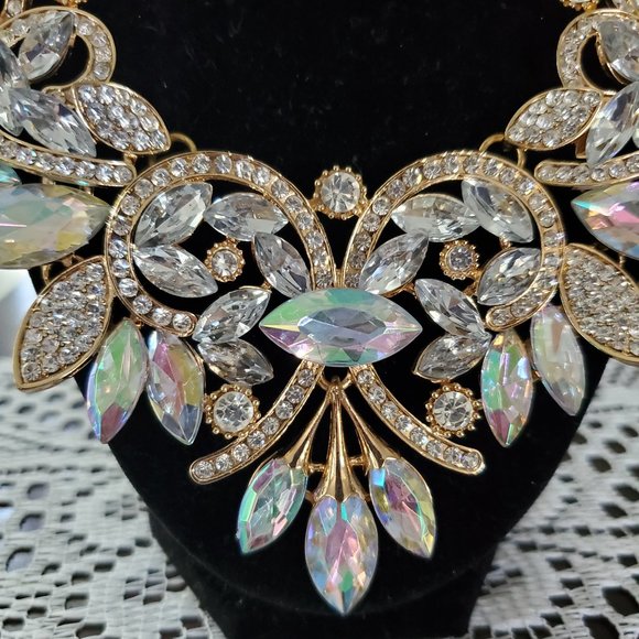 GORGEOUS Opalescent/Clear Rhinestone Necklace & Earrings Set - Picture 5 of 6